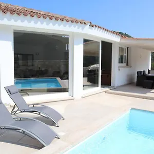 https://neues-haus-mit-beheiztem-pool.in-sardinia.net